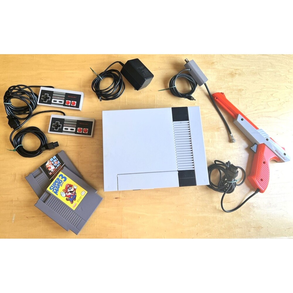 Nintendo ES Console Duck Hunt Super Mario 3 2 Controllers Cables & Zapper Tested - Picture 2 of 13